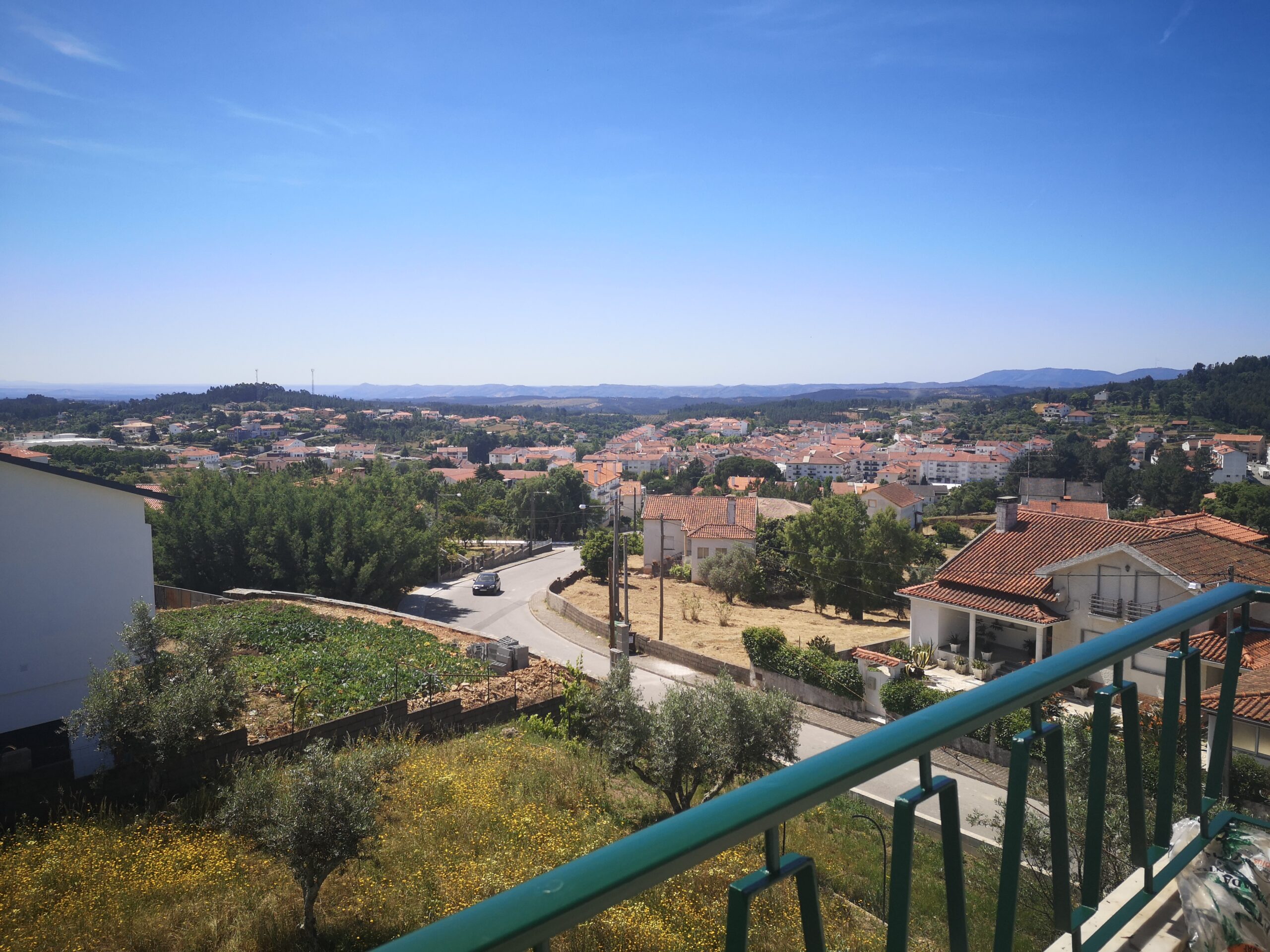 Paisagem urbana e de montanha, vista da varanda, onde a vista alcan�a at� Ma��o e Portalegre