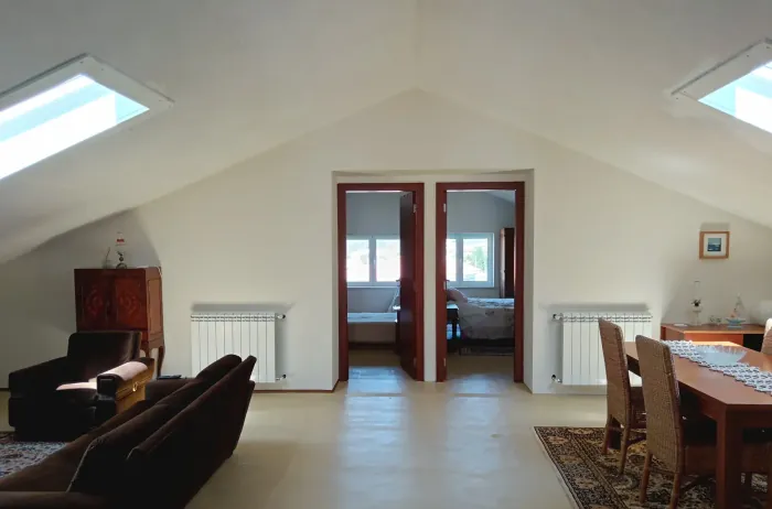 Sala de estar da casa inteira em Proença-a-Nova, com sofá-cama