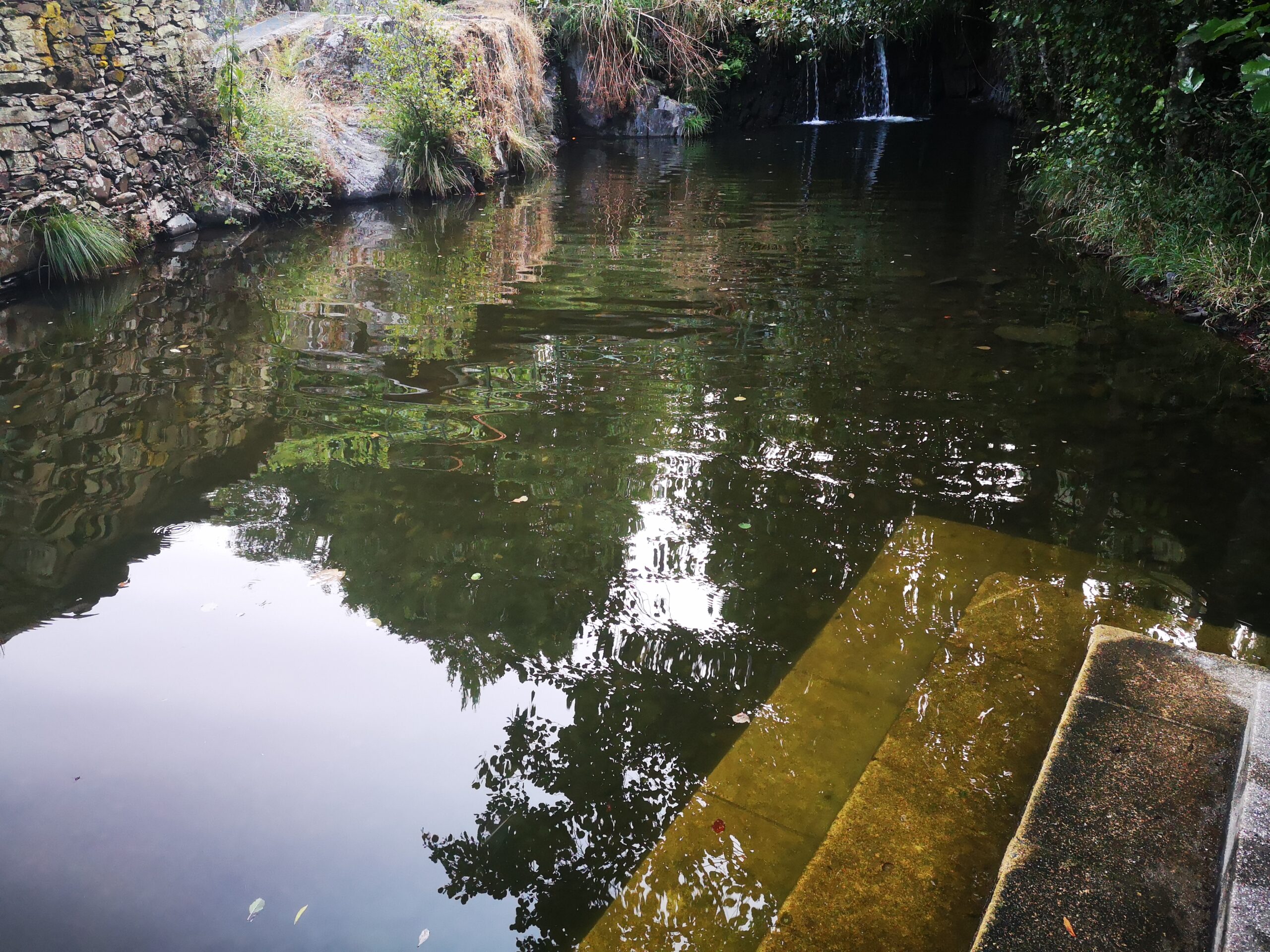 Praia fluvial da Fróia, perto da cascata